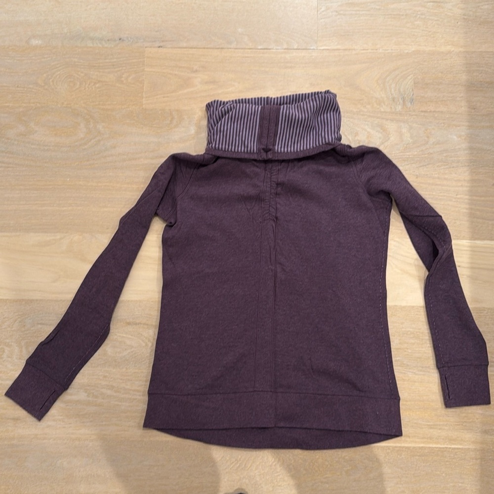 Lululemon Turtleneck Swestshirt